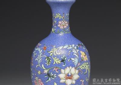 图片[2]-Guanyin vase with flower on a carved blue ground in yangcai painted enamels, Qianlong reign (1736-1795), Qing dynasty-China Archive